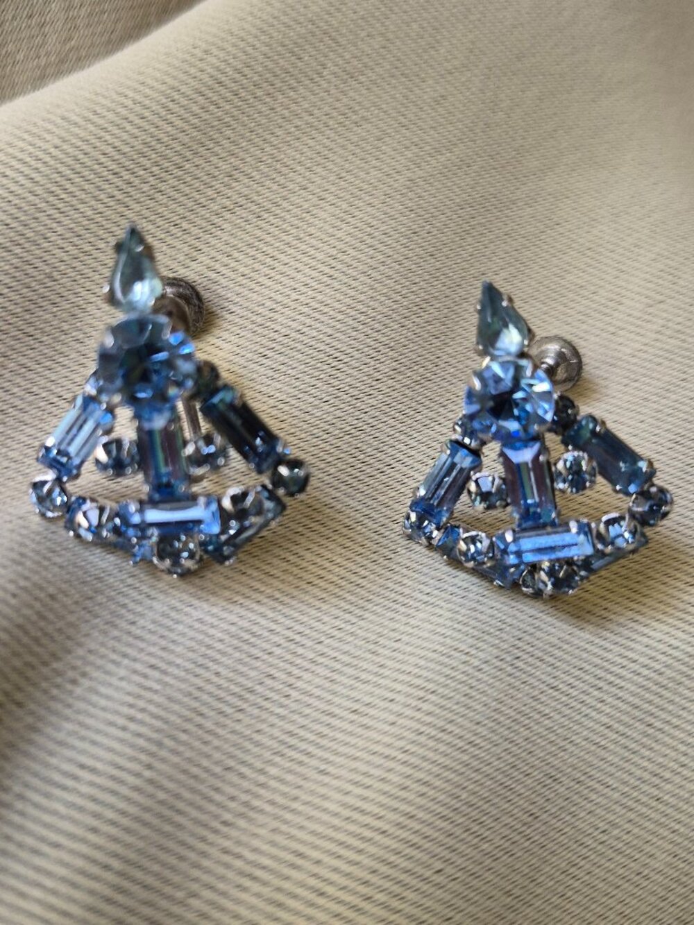 Vintage 1960's Screw On Chandelier Earrings Beautiful Blue Crystal Rhinestone